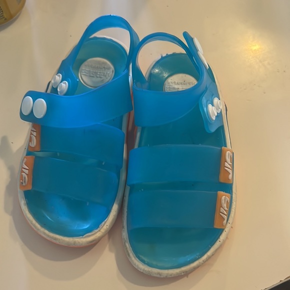 Size 7/8 sandal lot. 3 pairs. - Picture 4 of 4